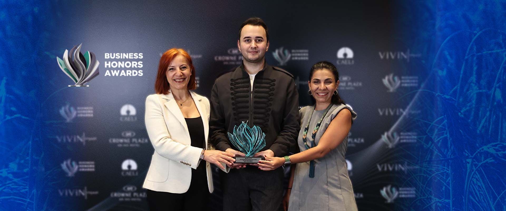 Geçmiş Olsun Toprak’a Business Honors Awards’tan Ödül
